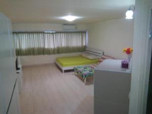 impact don mueang bangkok guest house for 3 pax