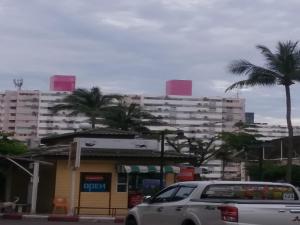 impact don mueang bangkok guest house for 3 pax