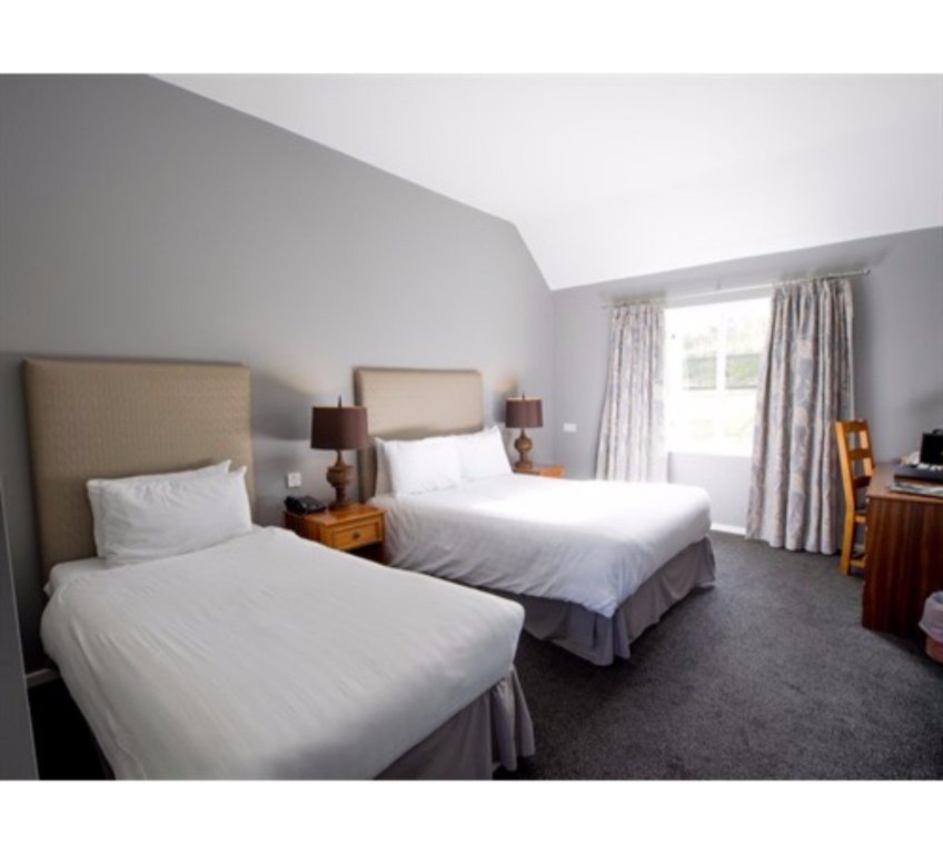 the old red lion inn