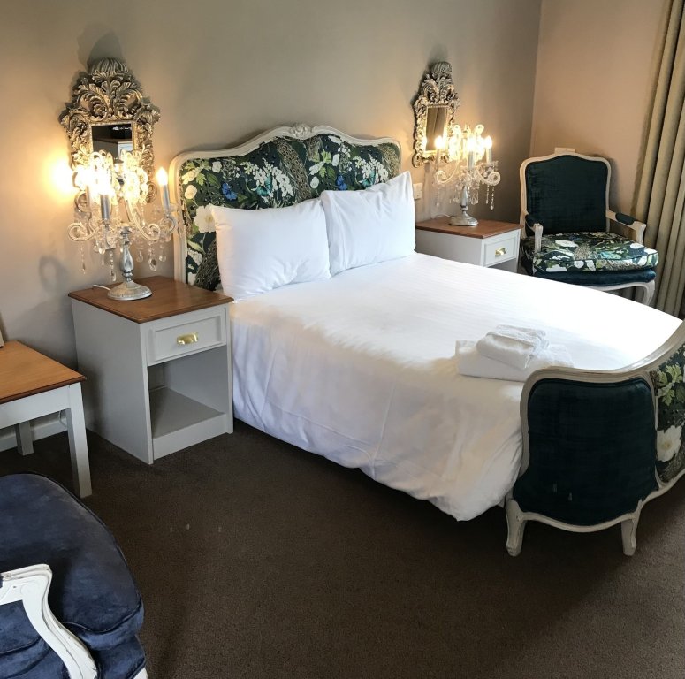 the old red lion inn