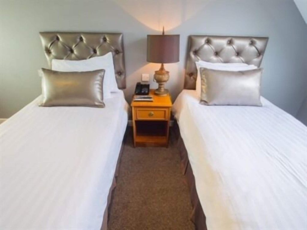 the old red lion inn