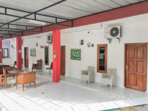 rumah panggung guest house syariah mitra reddoorz