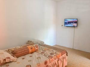 rumah panggung guest house syariah mitra reddoorz