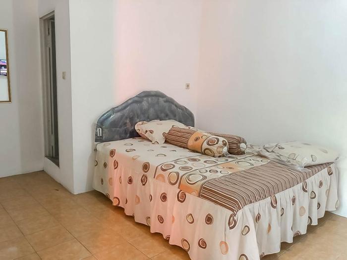 rumah panggung guest house syariah mitra reddoorz
