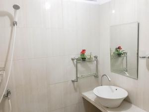 rumah panggung guest house syariah mitra reddoorz