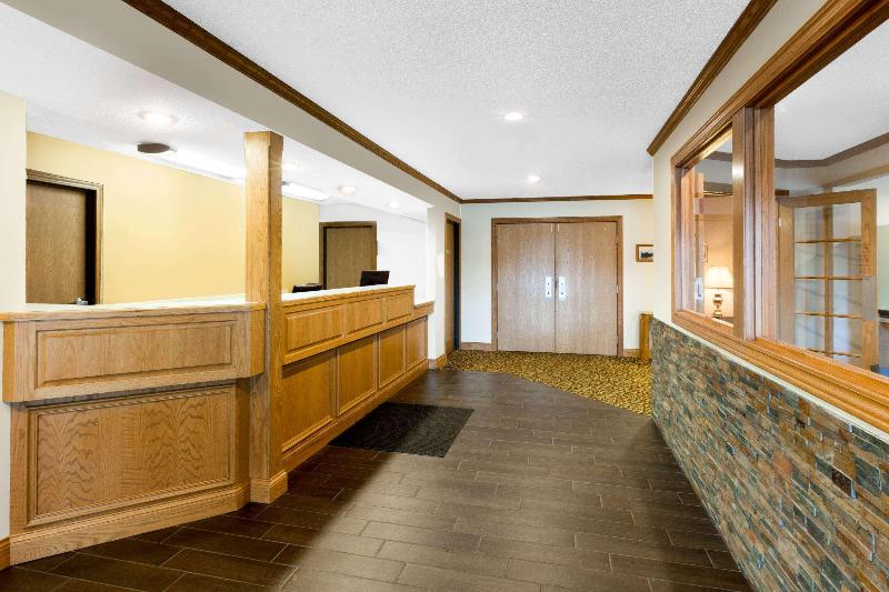 Super 8 By Wyndham St. Ignace,Mackinaw City>>Mackinac Island,3 star