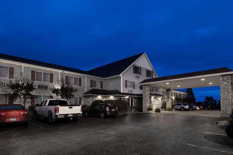 Super 8 By Wyndham St. Ignace,Mackinaw City>>Mackinac Island,3 star
