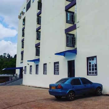 clinton hotel kikuyu