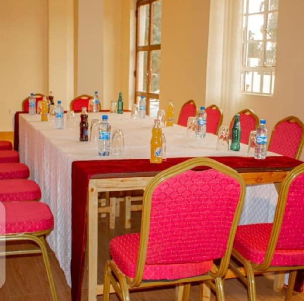 clinton hotel kikuyu