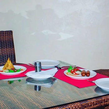 clinton hotel kikuyu