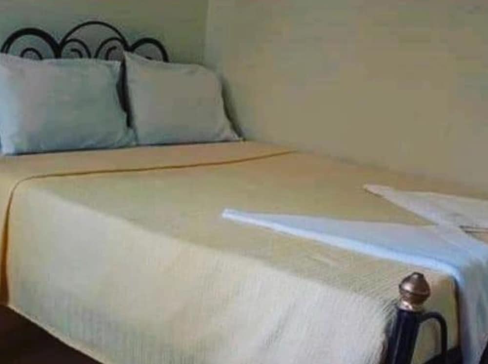 clinton hotel kikuyu