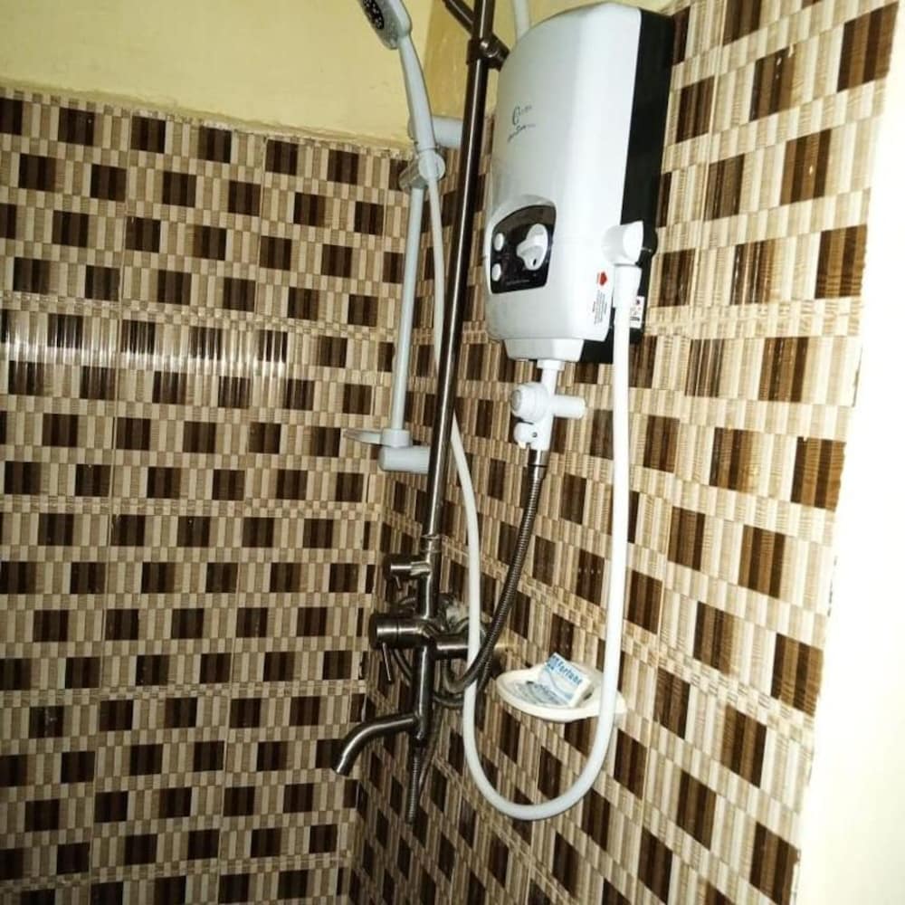 clinton hotel kikuyu