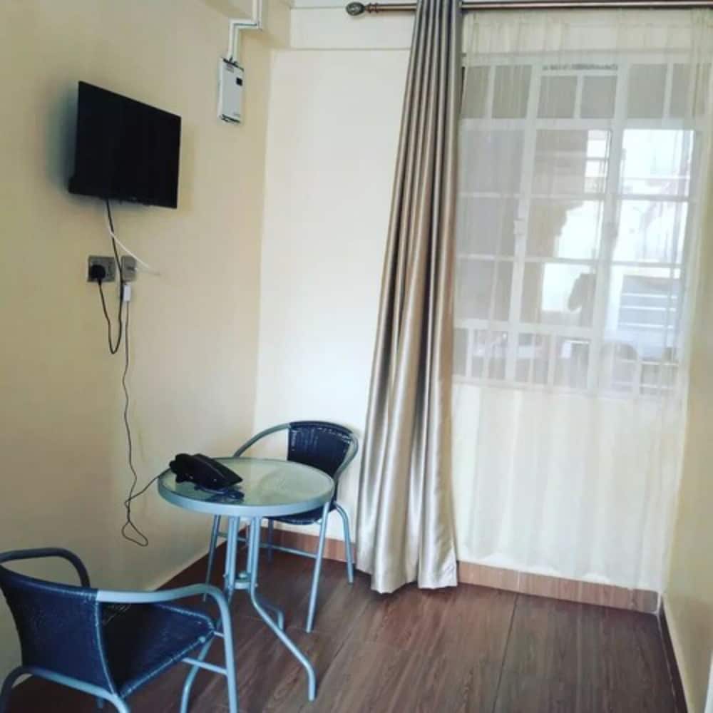 clinton hotel kikuyu