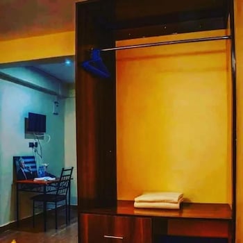 clinton hotel kikuyu