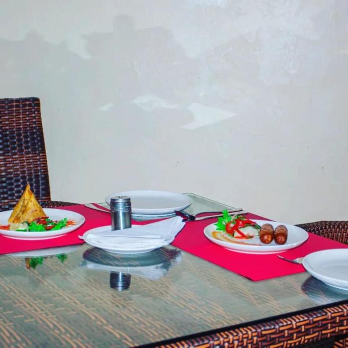 clinton hotel kikuyu