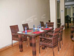 clinton hotel kikuyu