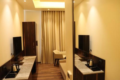 Hillcrest Hotel & Resort,Mount Abu>>Abu Road,4 star