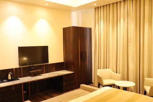 Hillcrest Hotel & Resort,Mount Abu>>Abu Road,4 star