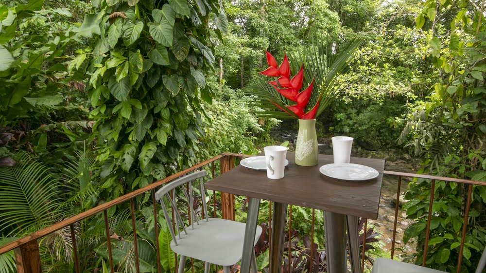 cabanas rio escondido en la fortuna