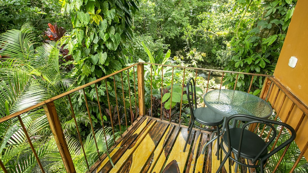 cabanas rio escondido en la fortuna