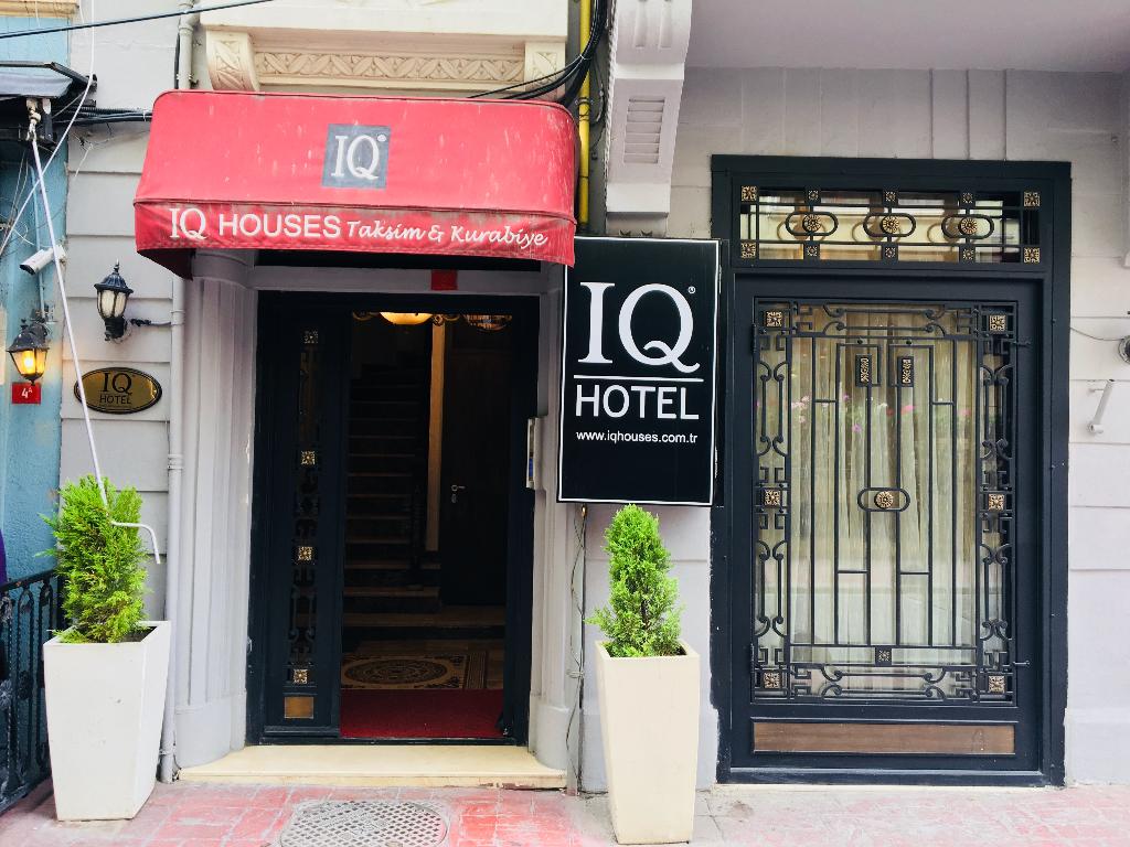 iq houses