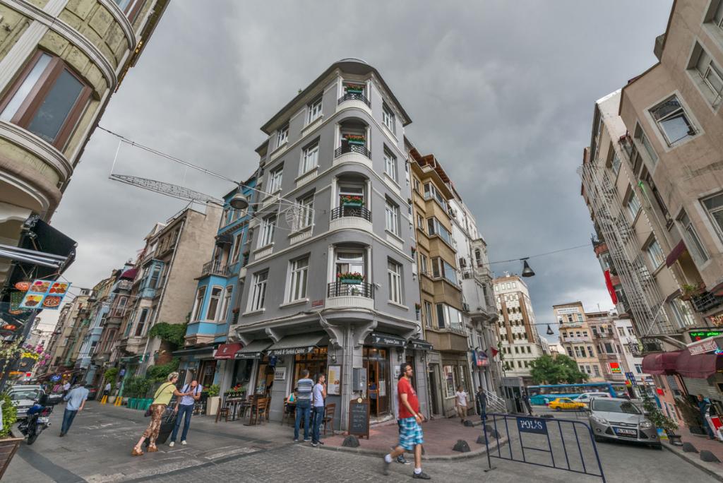 iq houses