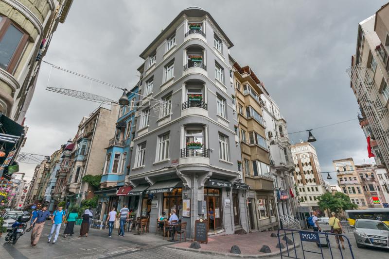 iq houses
