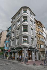 iq houses