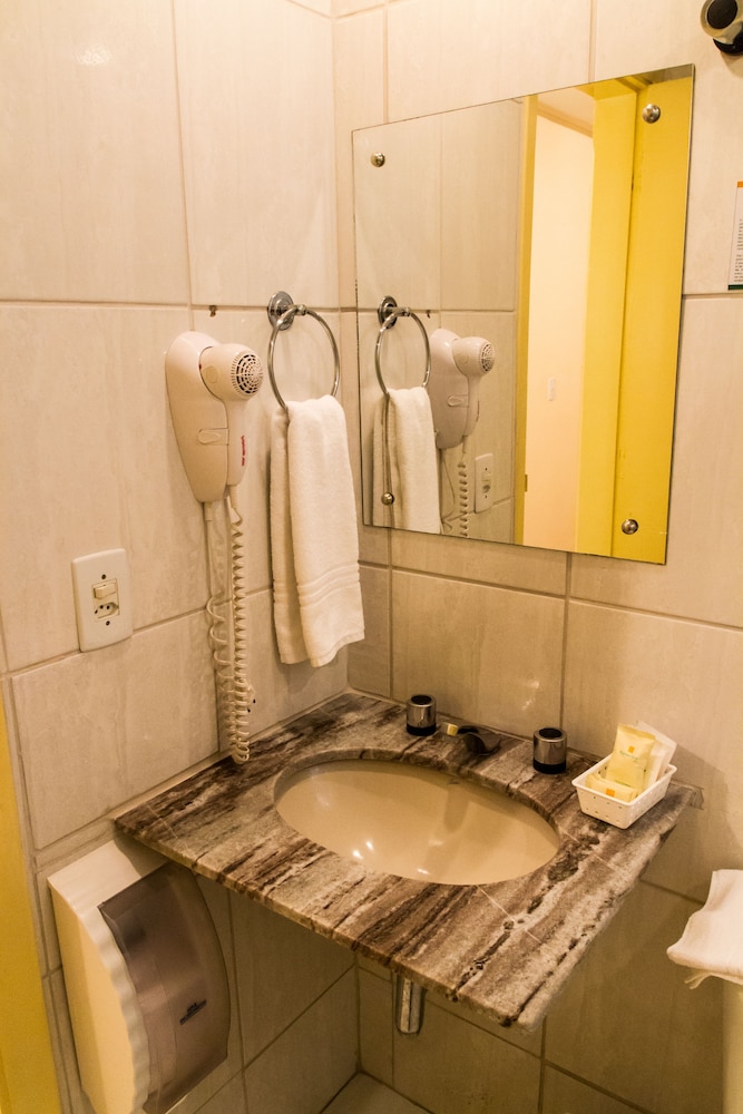 harbor self buriti suites hotel