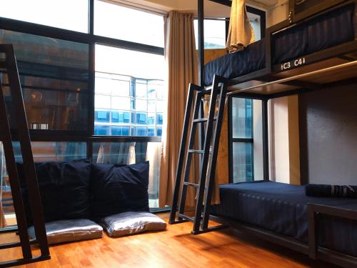 me u2 and i smile hostel