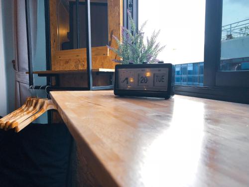 me u2 and i smile hostel