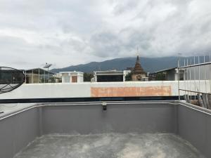 me u2 and i smile hostel