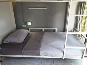 me u2 and i smile hostel