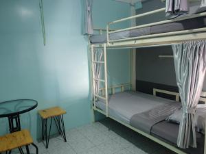 me u2 and i smile hostel