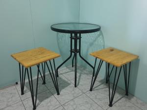 me u2 and i smile hostel