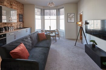 host and stay north marine house