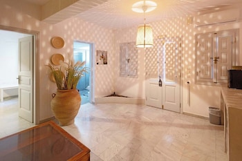 phaos santorini suites