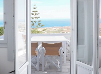 phaos santorini suites