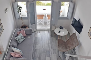 phaos santorini suites