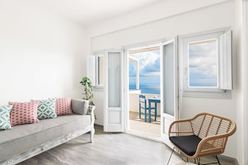 phaos santorini suites