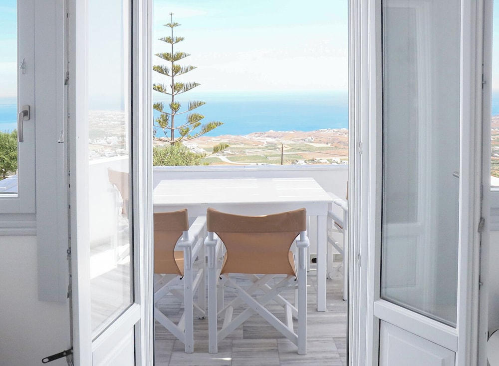 phaos santorini suites
