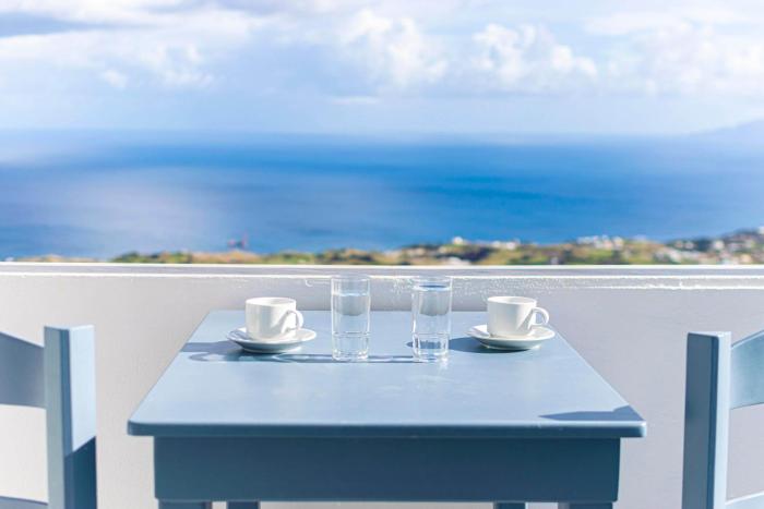 phaos santorini suites