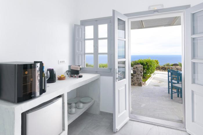 phaos santorini suites