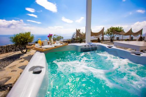 phaos santorini suites