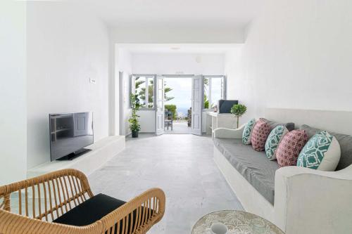 phaos santorini suites