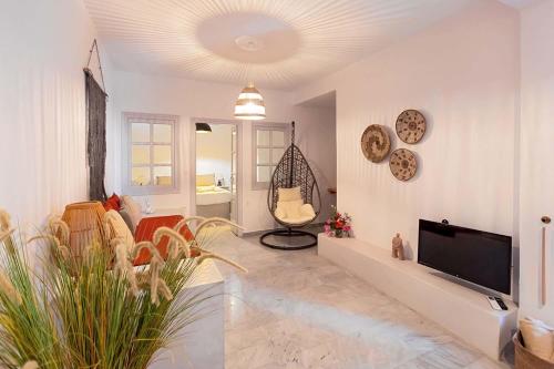phaos santorini suites