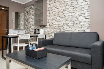 convenient 2br at gateway pasteur apartment