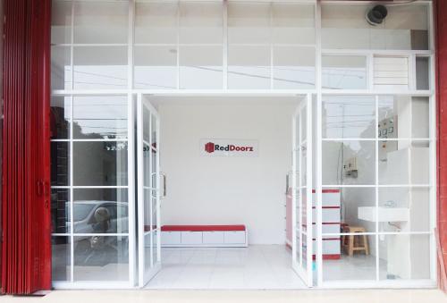 reddoorz jalan tanjung blitar