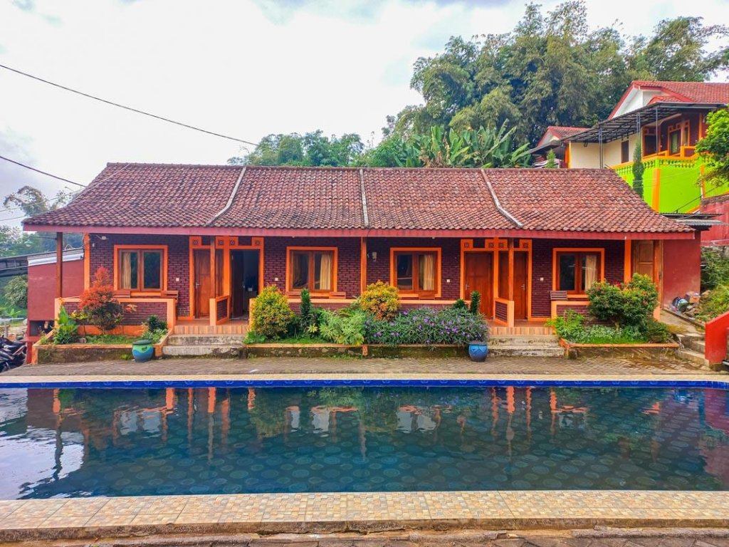 villa kampoeng city pacet mitra reddoorz