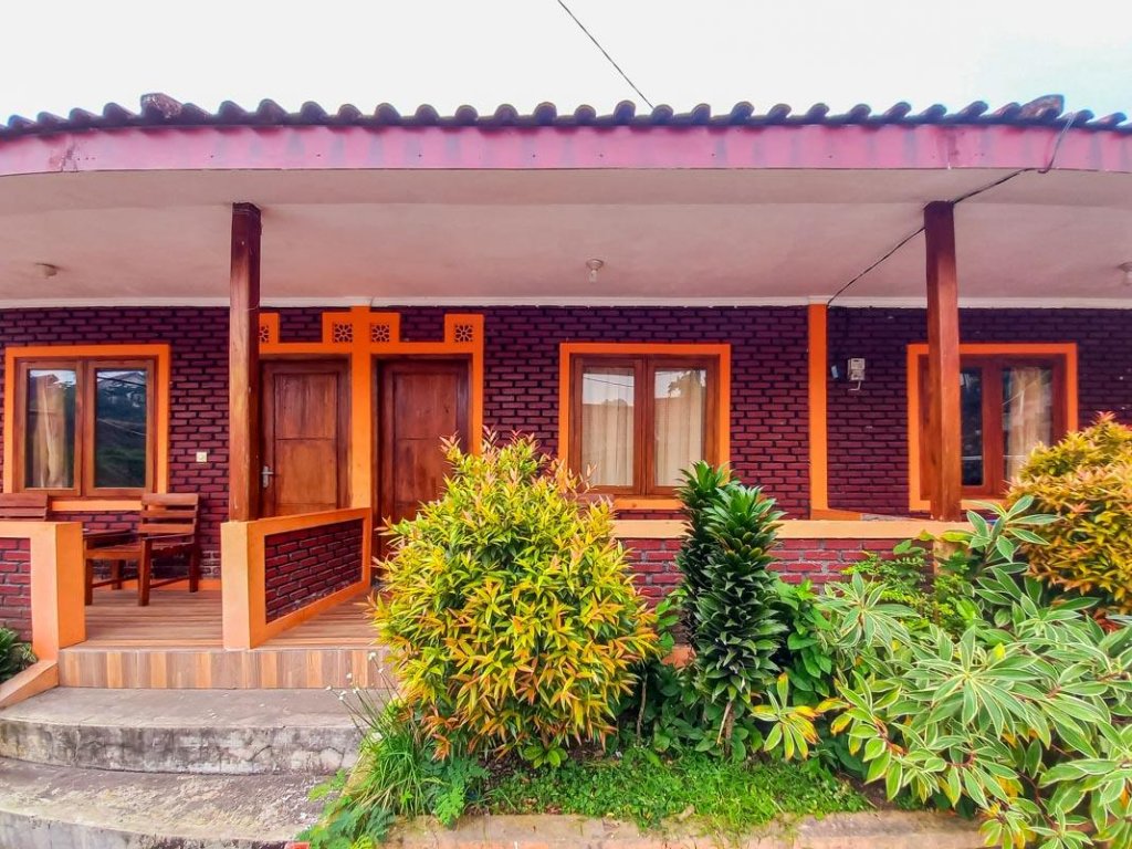 villa kampoeng city pacet mitra reddoorz